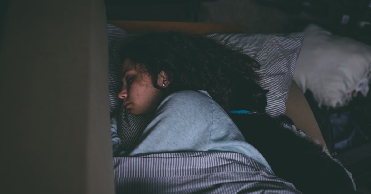 découvrez les meilleures positions de sommeil pour améliorer votre repos et améliorer votre santé globale. découvrez les avantages et les inconvénients des différents styles de sommeil, du sommeil sur le dos au ventre, et trouvez la position idéale pour une nuit de sommeil réparatrice.