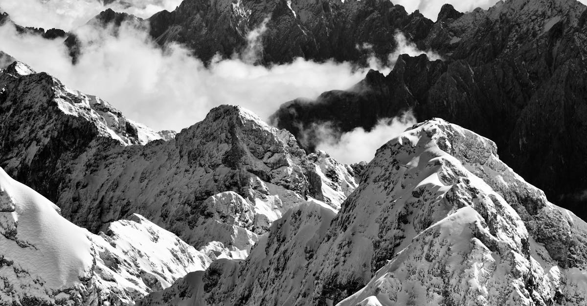 discover effective treatments and insights for frozen shoulder, a painful condition that limits mobility. learn about causes, symptoms, and recovery strategies to regain your range of motion and live pain-free.