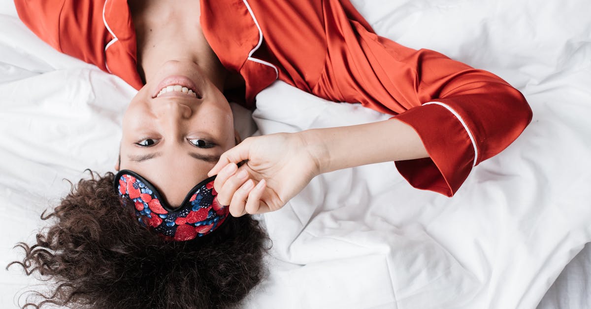 Favorisez un meilleur sommeil grâce à une respiration profonde ou à des étirements légers avant de vous coucher.