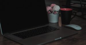discover the benefits of an ergonomic workstation designed for maximum comfort and efficiency. improve your posture, reduce strain, and enhance productivity with our expert tips and innovative solutions.