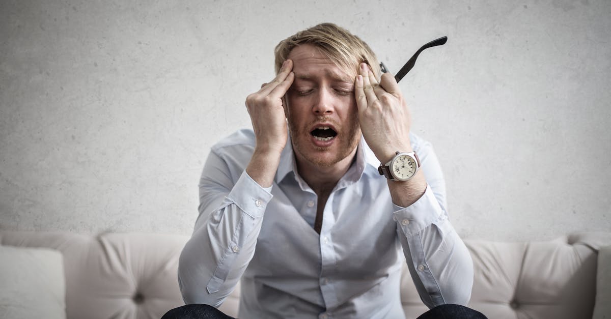 Techniques de recalibrage holistiques. Pulses Align met l'accent sur l'importance du recalibrage du système nerveux pour soulager les symptômes des maux de tête. Cela peut inclure des pratiques de pleine conscience intégrant l'utilisation d'huiles essentielles pour les maux de tête et l'identification des aliments déclencheurs de migraines. En adoptant un régime alimentaire adapté à la migraine, en évitant certains aliments, les personnes peuvent prendre leur santé en main et minimiser l'inconfort.