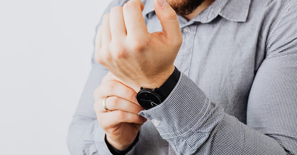 discover the causes, symptoms, and treatment options for rotator cuff injuries. learn how to prevent these common shoulder injuries and regain your mobility with effective rehabilitation strategies.