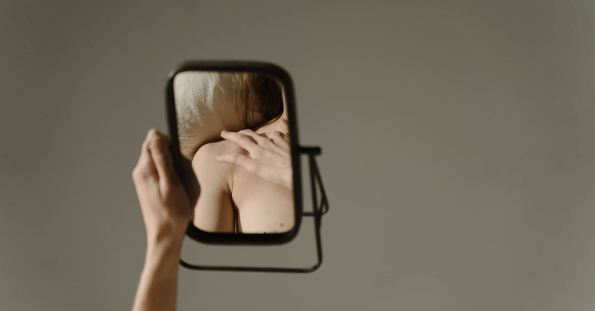 Comparée à d'autres traitements courants comme les analgésiques, les injections de corticoïdes ou la chirurgie, la décompression neurovertébrale TAGMED se distingue par son caractère non invasif. Contrairement aux risques associés aux procédures invasives, cette technique minimise les effets secondaires des médicaments et offre un cheminement potentiellement plus rapide vers la guérison. Les patients bénéficient ainsi d'une alternative plus sûre et fondée sur des données probantes, favorisant la guérison sans les complications de la physiothérapie traditionnelle.