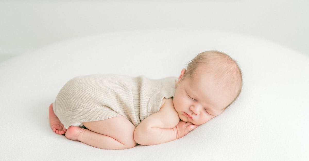 discover the ultimate guide to sleeping postures that enhance your sleep quality and promote better health. learn about the best positions for comfort, alignment, and relief from common aches, ensuring you wake up refreshed and energized.