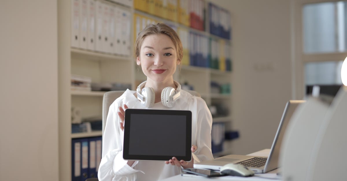 discover effective solutions for tech neck relief. explore tips, exercises, and ergonomic adjustments to combat discomfort caused by prolonged screen use. improve your posture and reduce tension with our expert advice.