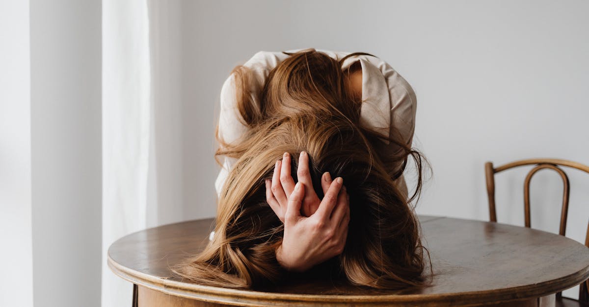 Souffrez-vous de douleurs lombaires et d'une mauvaise posture ? L'approche innovante de Pulse Align se concentre sur la correction posturale et le renforcement musculaire, des stratégies essentielles pour gérer l'inconfort lié aux maux de tête. Des études montrant qu'une part importante de la population souffre de céphalées de tension, il n'a jamais été aussi important de trouver des solutions efficaces pour soulager les maux de tête. Chez Pulse Align, nous mettons l'accent sur l'importance du tonus musculaire grâce à une stimulation douce, favorisant ainsi un alignement naturel et améliorant le fonctionnement quotidien. Nos clients bénéficient de séances personnalisées qui favorisent un esprit de communauté et partagent des expériences communes, enrichissant ainsi leur parcours bien-être.