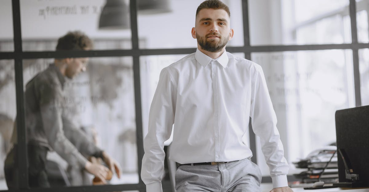 discover the benefits of standing desks for your workspace. improve your posture, boost productivity, and enhance your health by making the switch to a standing desk today!