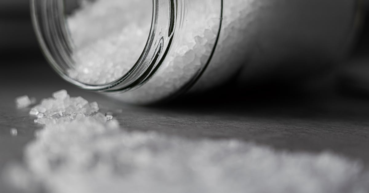 Étirer la poitrine peut contrer les effets des épaules voûtées et améliorer la souplesse.