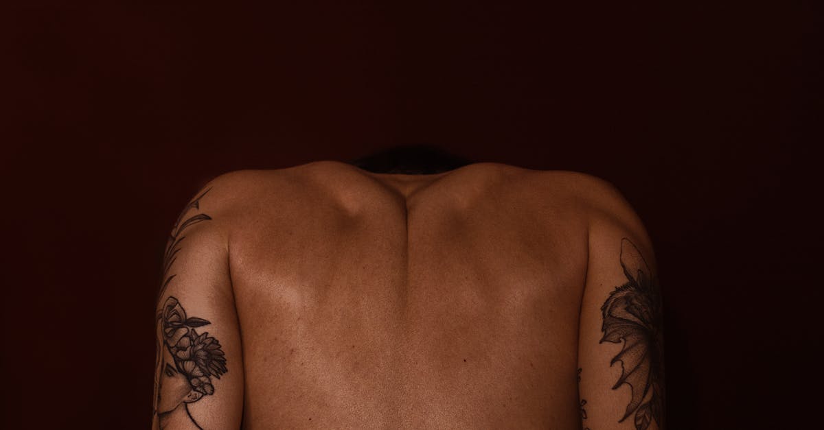 learn about the causes, symptoms, and effective treatments for upper back pain. discover tips to relieve discomfort and improve your back health naturally.