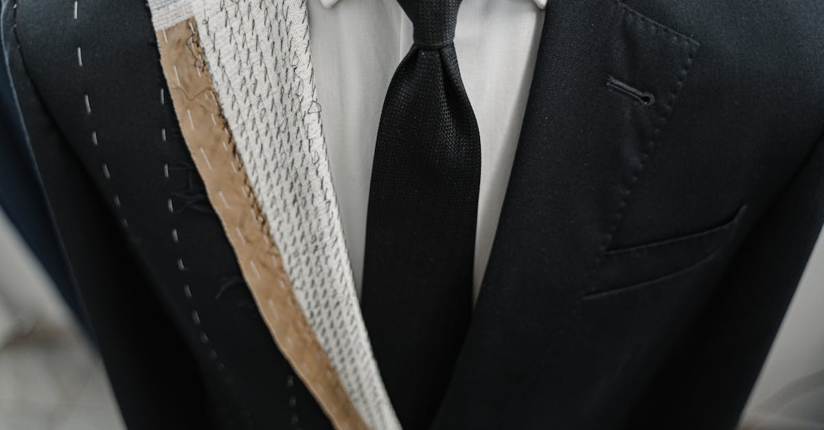 learn about rotator cuff injuries, including common causes, symptoms, diagnosis, and effective treatment options to help you recover and prevent further shoulder problems.