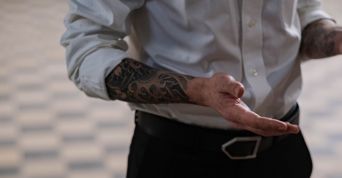 learn about rotator cuff injuries, including common causes, symptoms, diagnosis, and effective treatment options to help you recover and prevent future shoulder pain.